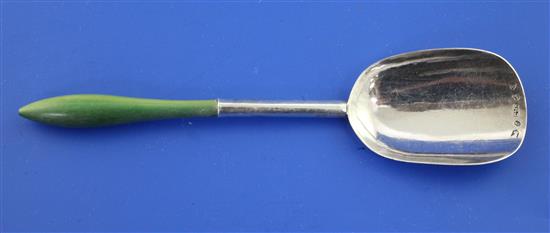 A George III silver caddy spoon with green stained ivory handle, 5in.
